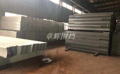 簡易圍擋在高溫和強光環(huán)境下是否容易老化和褪色？（簡易圍擋的耐久性與維護保養(yǎng)建議）