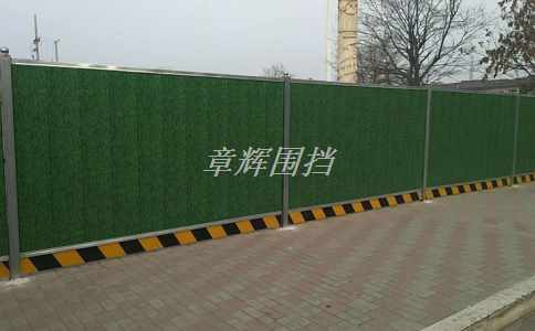 簡易圍擋在城市橋梁施工中的顏色應該如何配置？（城市橋梁施工中簡易圍擋的顏色選擇要求）