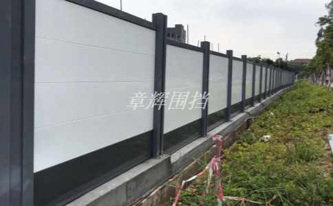 簡易圍擋在城市橋梁施工中的顏色應該如何配置？（城市橋梁施工中簡易圍擋的顏色選擇要求）