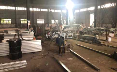 簡易圍擋在城市公共廁所改造中的顏色應該如何設計？（城市公共廁所中簡易圍擋的色彩與圖案方案）