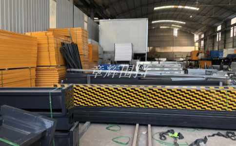 簡易圍擋在垃圾清運和危險廢物處理中的使用壽命如何?(垃圾清運和廢物處理中簡易圍擋的定期維護與更新換代策略) 簡易圍擋在垃圾清運和危險廢物處理中的使用壽命如何?(垃圾清運和廢物處理中簡易圍擋的定期維護與更新換代策略)