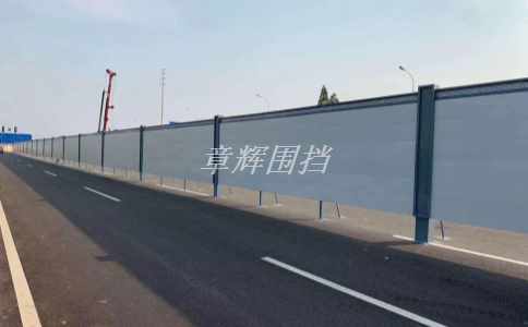 簡易圍擋在城市道路維修中的顏色應該如何配置？（城市道路維修中簡易圍擋的顏色和樣式搭配建議）