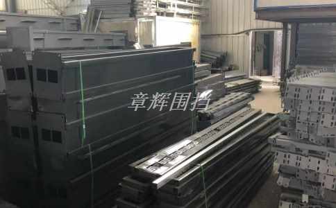 簡易圍擋的顏色、圖案、字體等視覺元素如何選擇和設計？