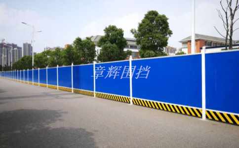 簡(jiǎn)易圍擋的耐久性和壽命如何評(píng)估和維護(hù)？